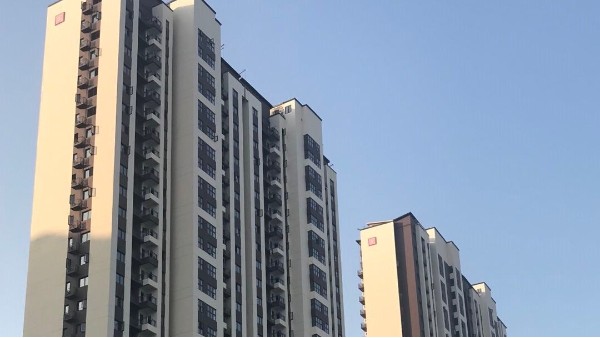 外墻真石漆膩?zhàn)拥氖┕?biāo)準(zhǔn)是什么？